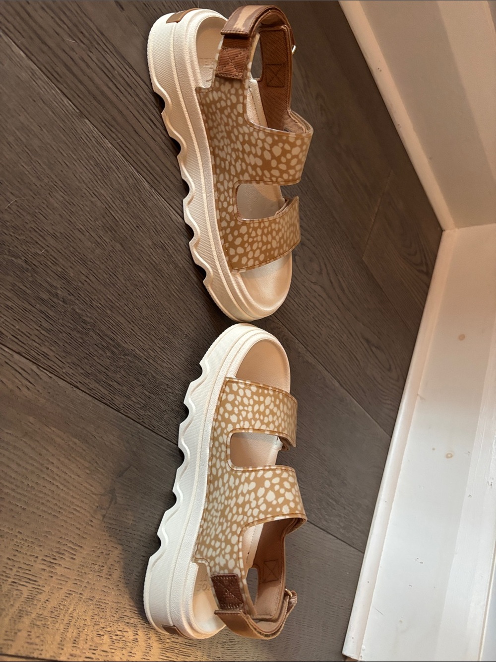 Sorel Women’s Tan and White Speckle Platform Sandals - Picture 5 of 5